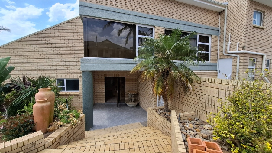 4 Bedroom Property for Sale in Menkenkop Western Cape